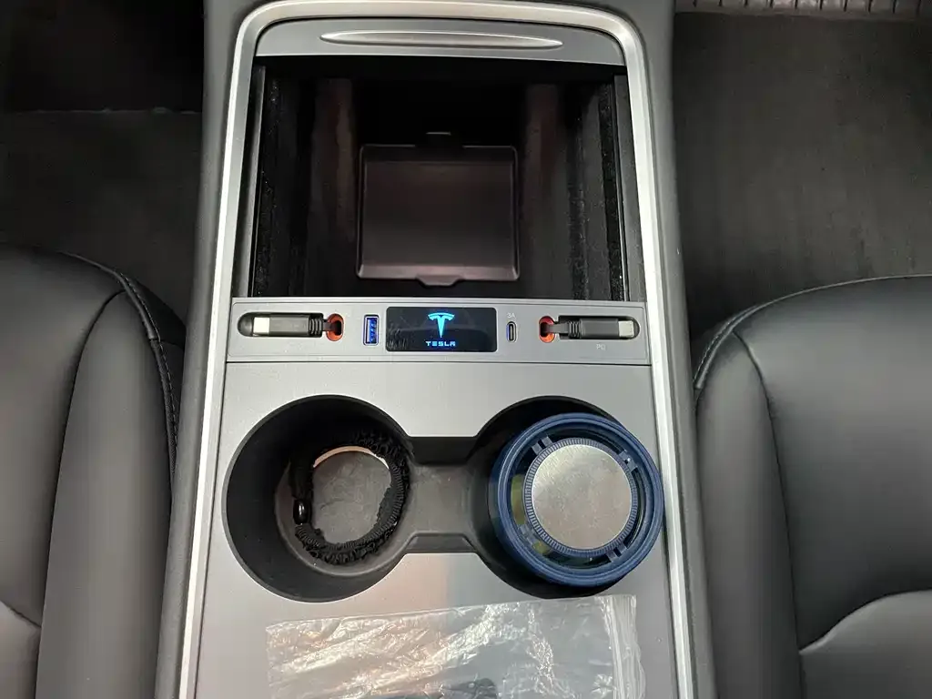 Tesla Model Y — фото 8
