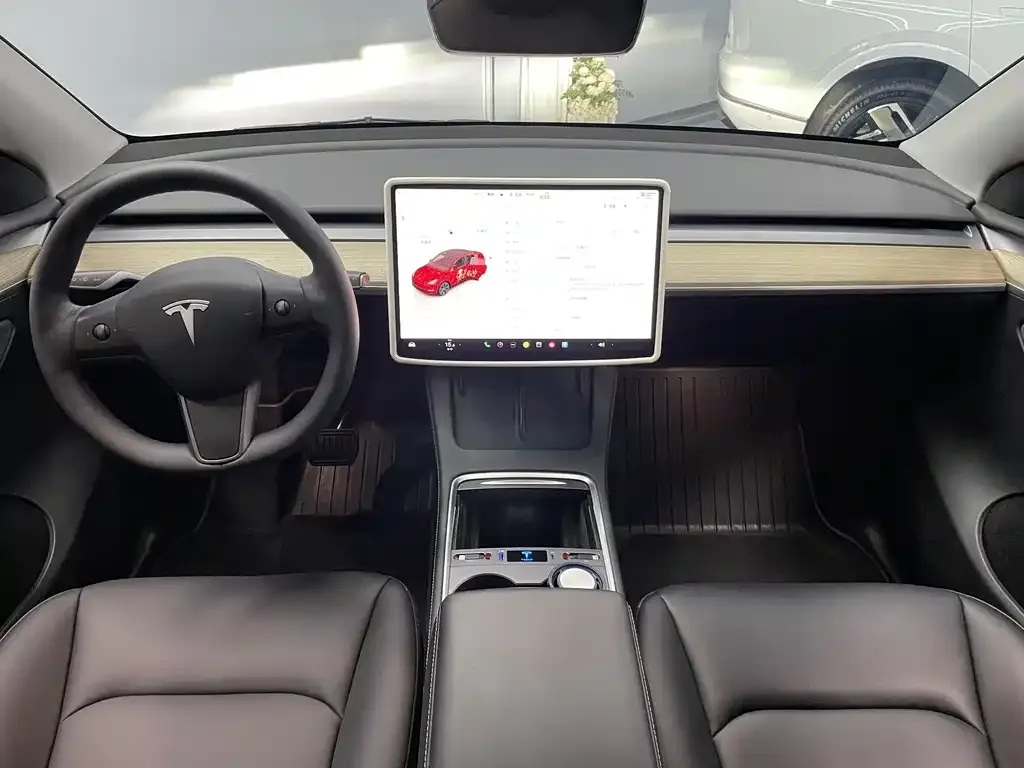 Tesla Model Y — фото 3
