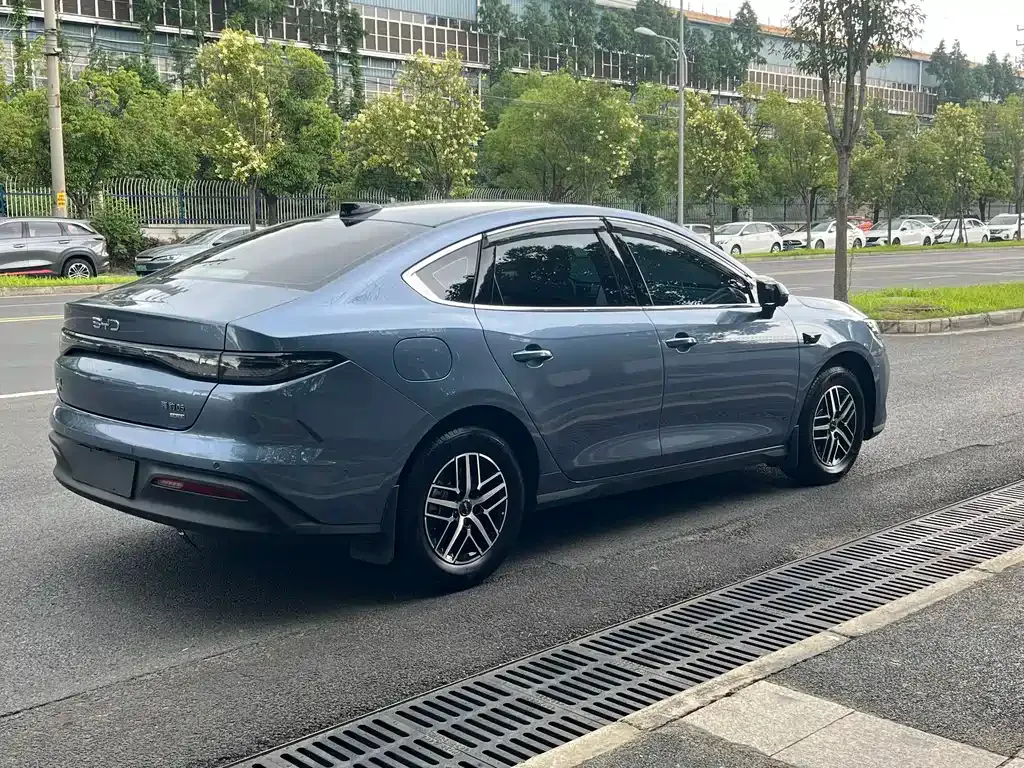 BYD Seal 05 DM-i — фото 10