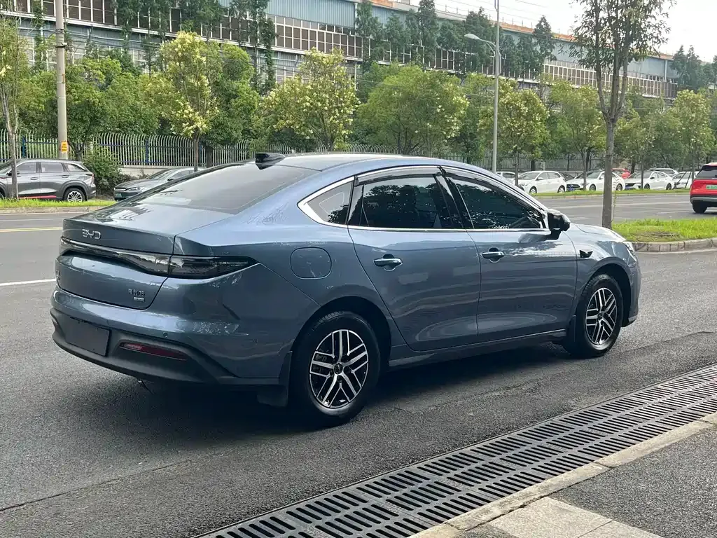 BYD Seal 05 DM-i — фото 9