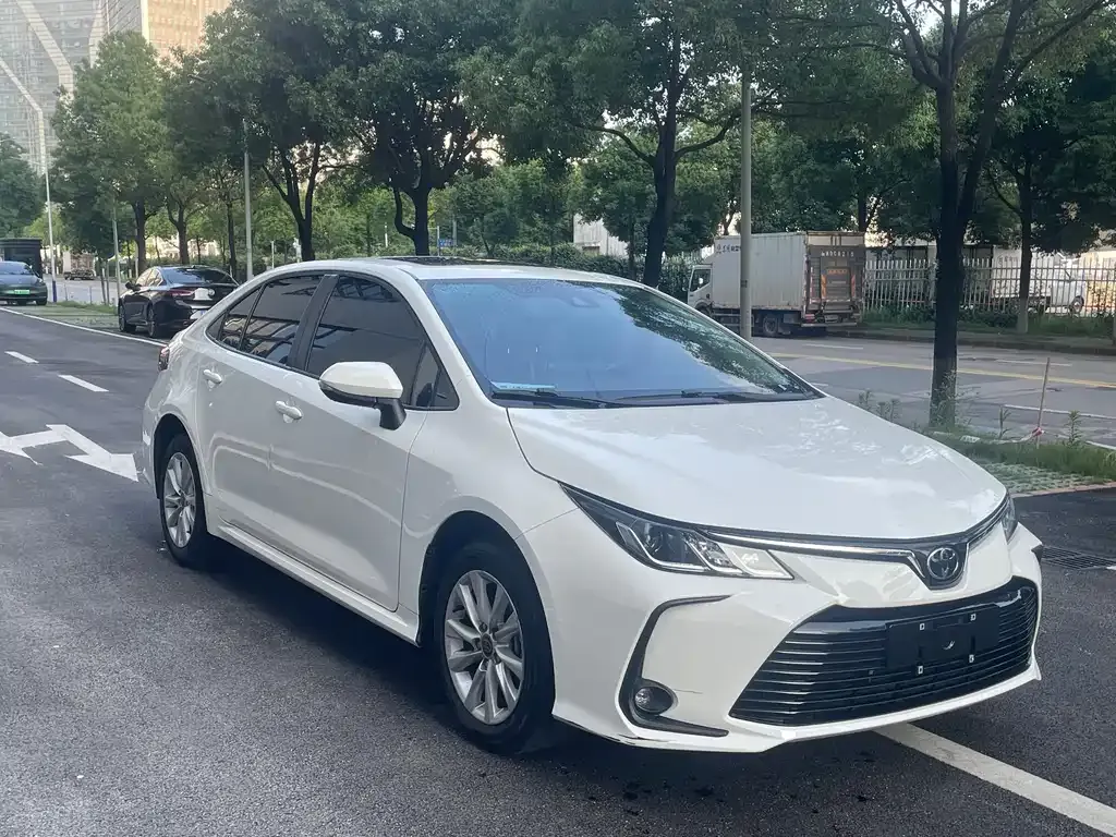 Toyota Corolla — фото 10