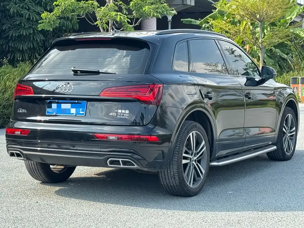 Audi Q5L — фото 8