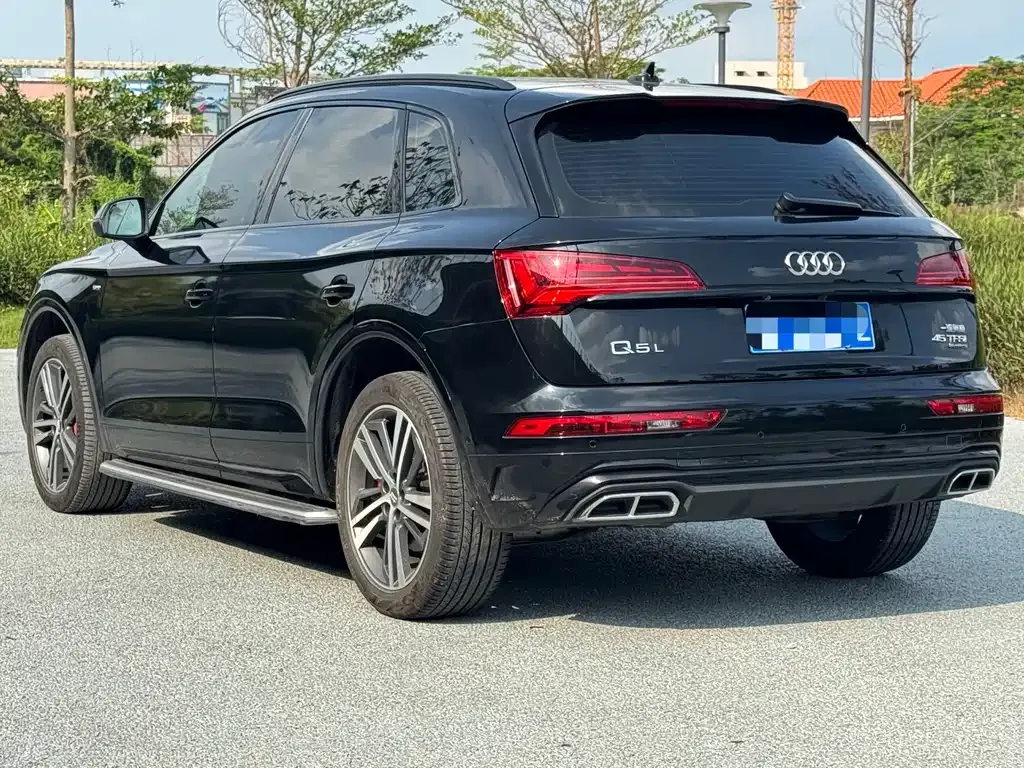 Audi Q5L — фото 6