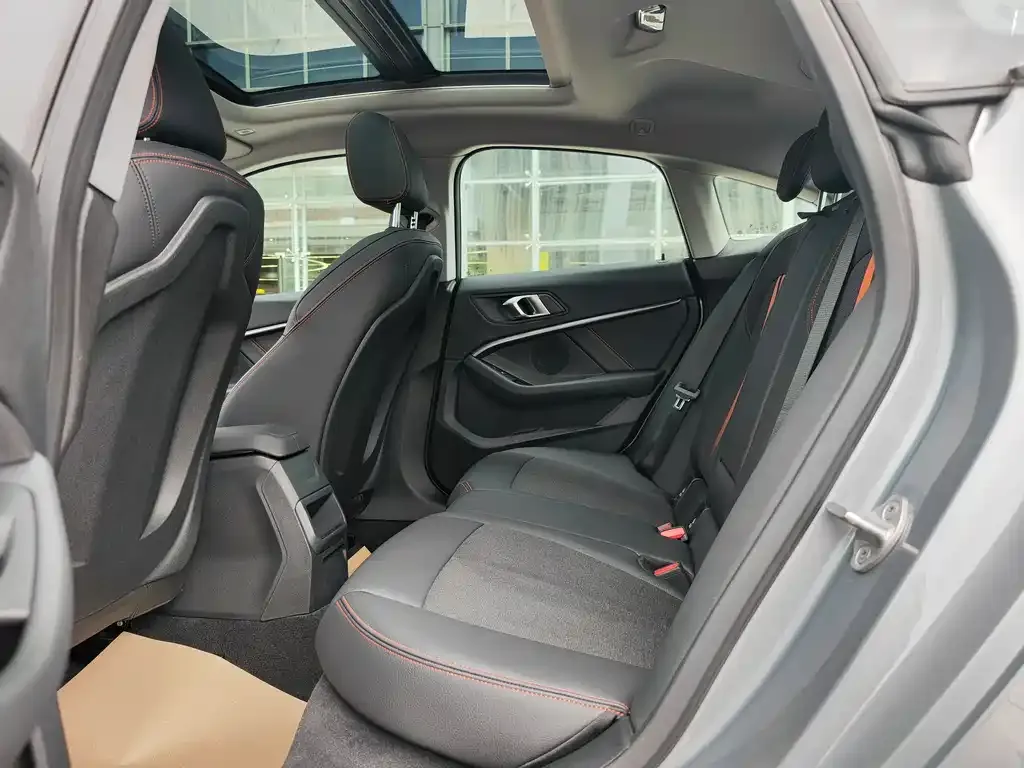 BMW 2 Series (Import) 2024 из CN, фото 3