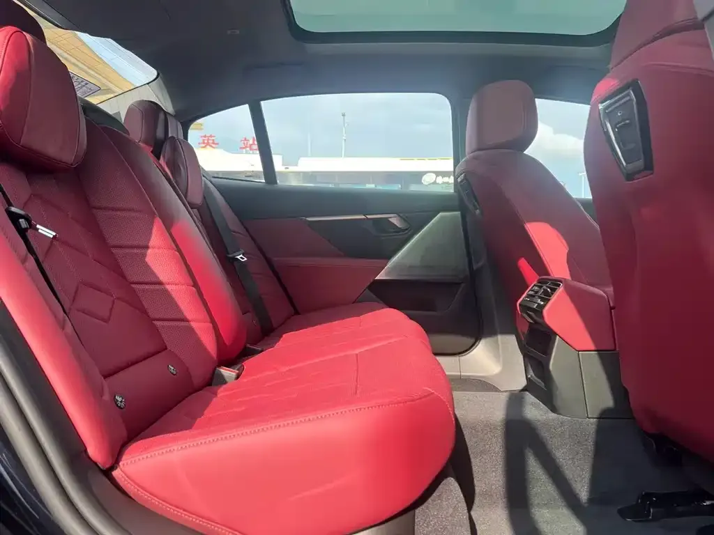 BMW i5 2025 из CN, фото 2