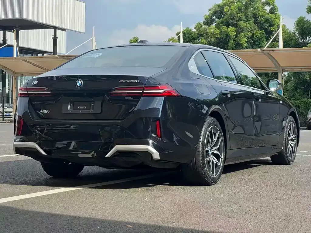 BMW i5 2025 из CN, фото 6