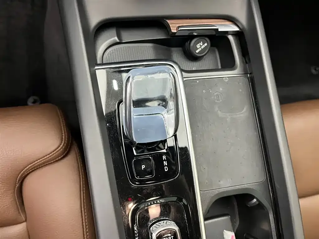 Volvo XC60 — фото 10