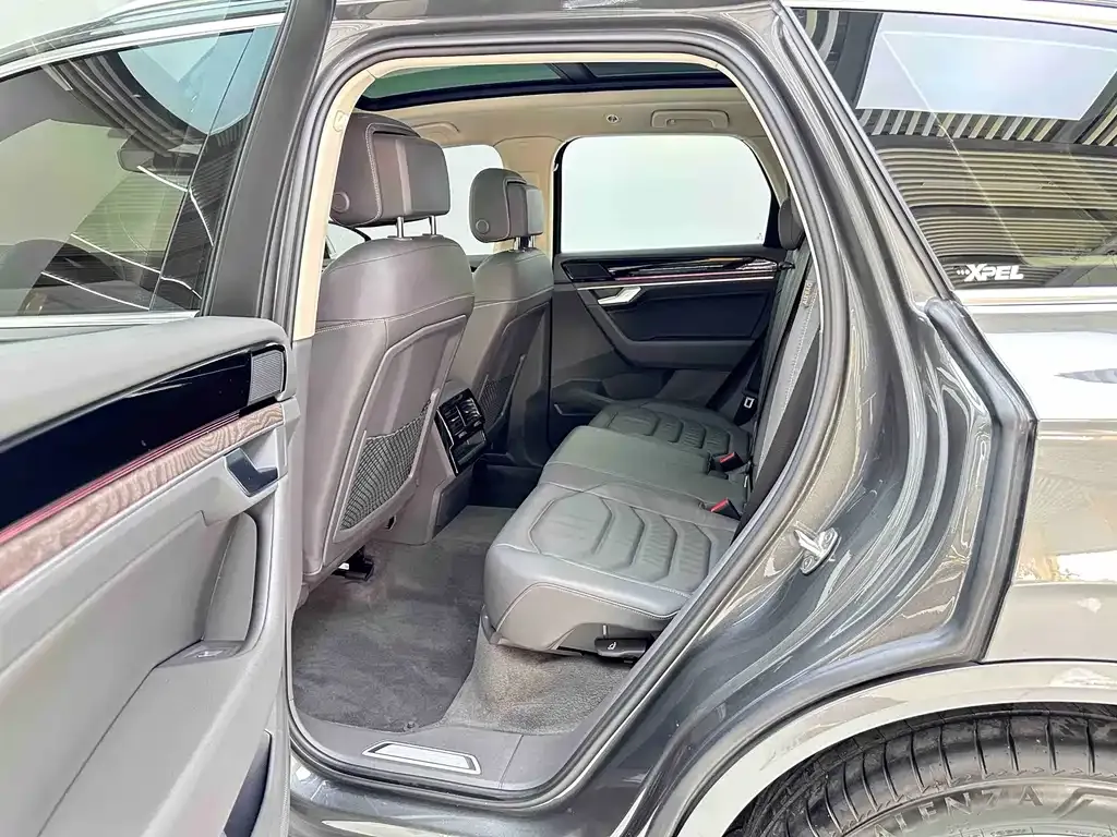 Volkswagen Touareg 2023 из CN, фото 8
