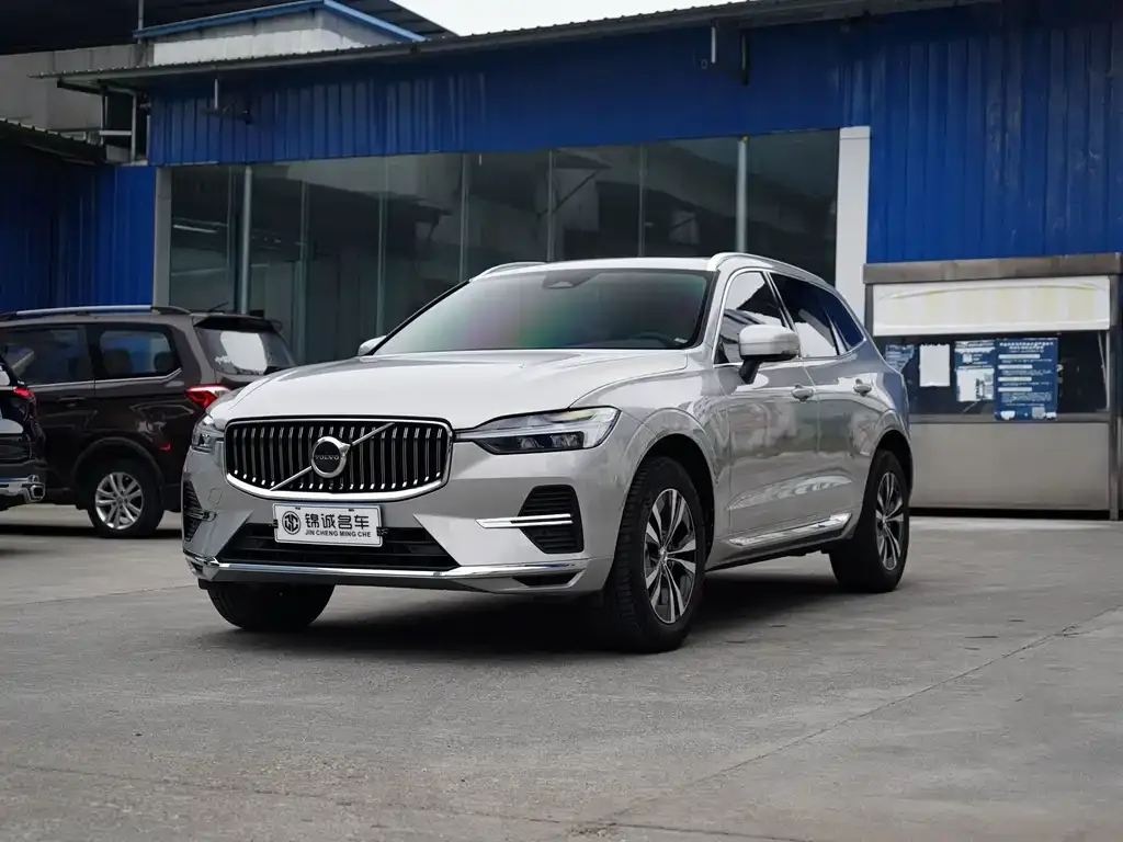 Volvo XC60 — фото 1