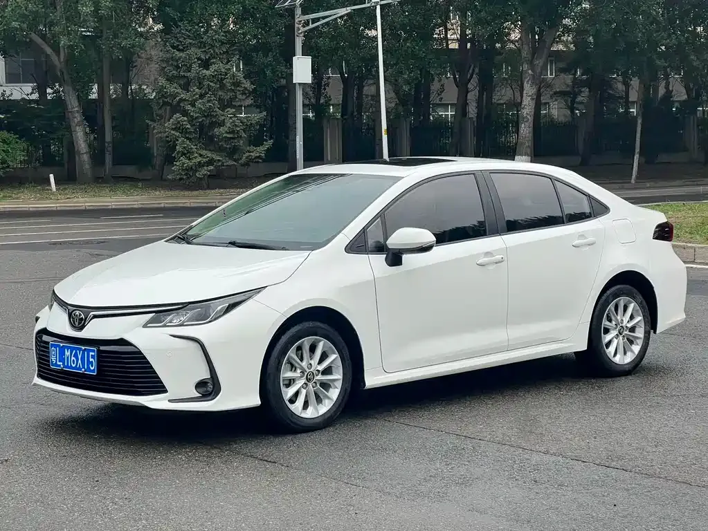 Toyota Corolla — фото 1