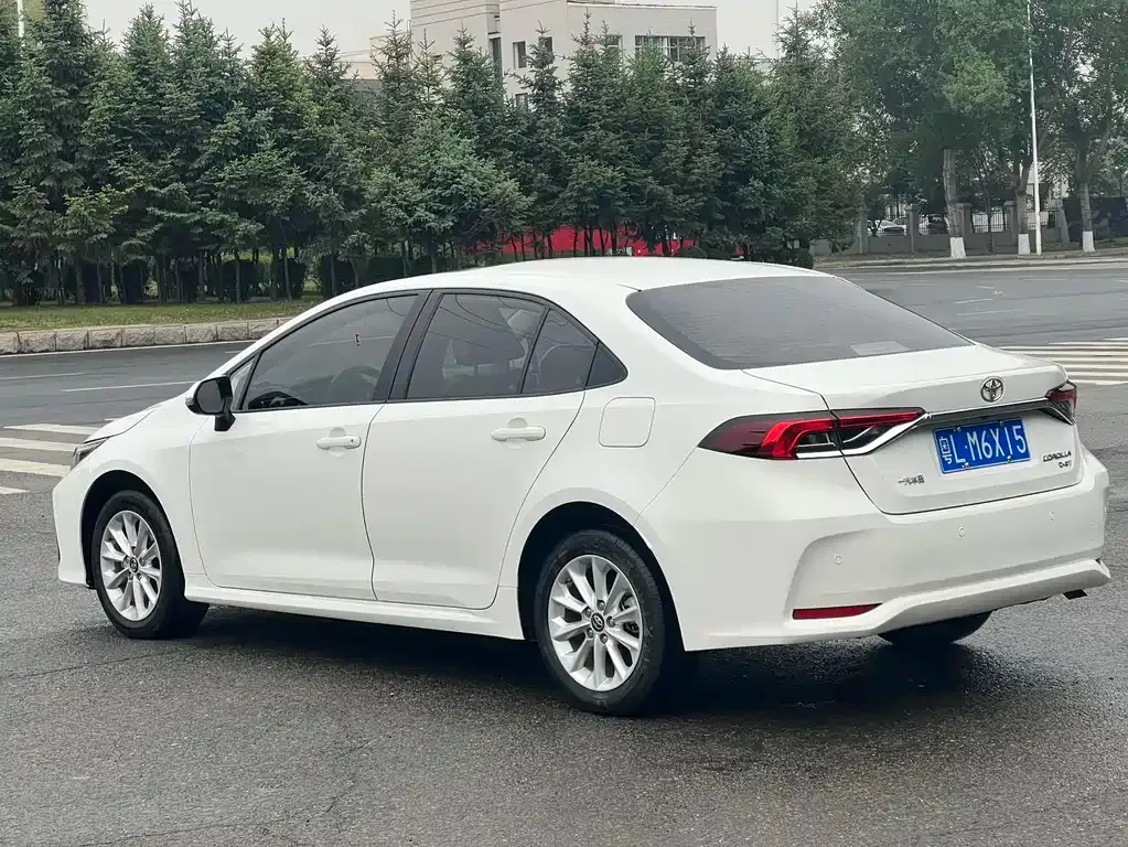 Toyota Corolla — фото 10