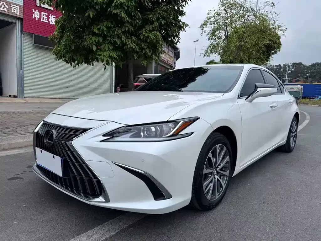 Lexus ES — фото 1