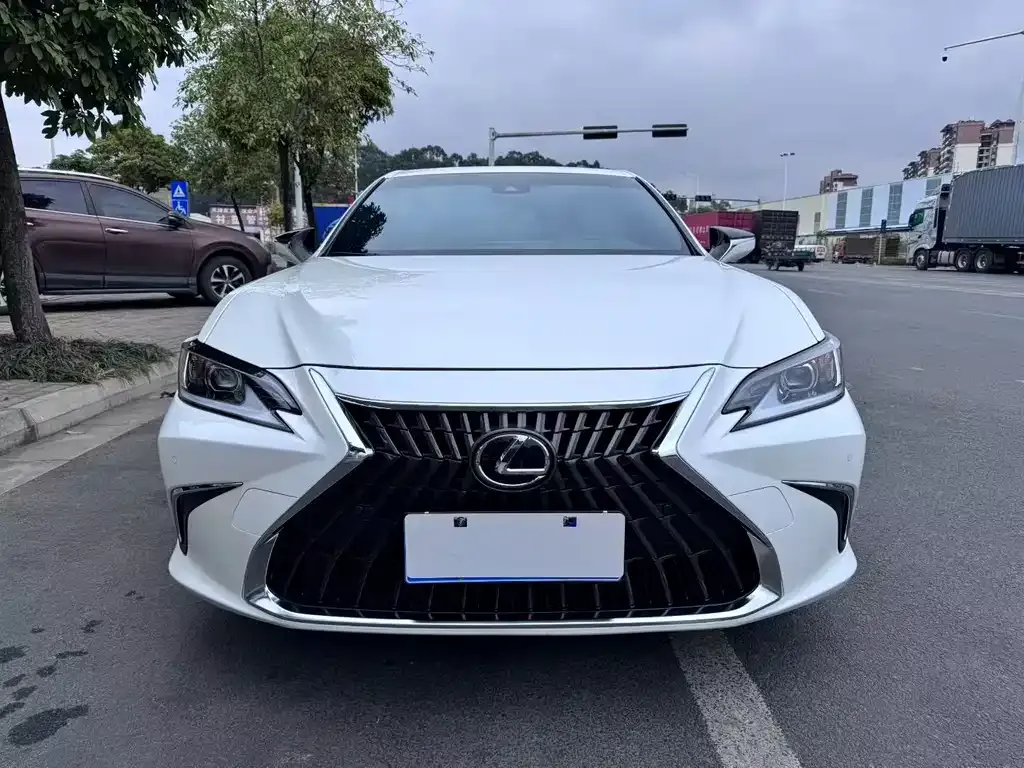 Lexus ES — фото 4