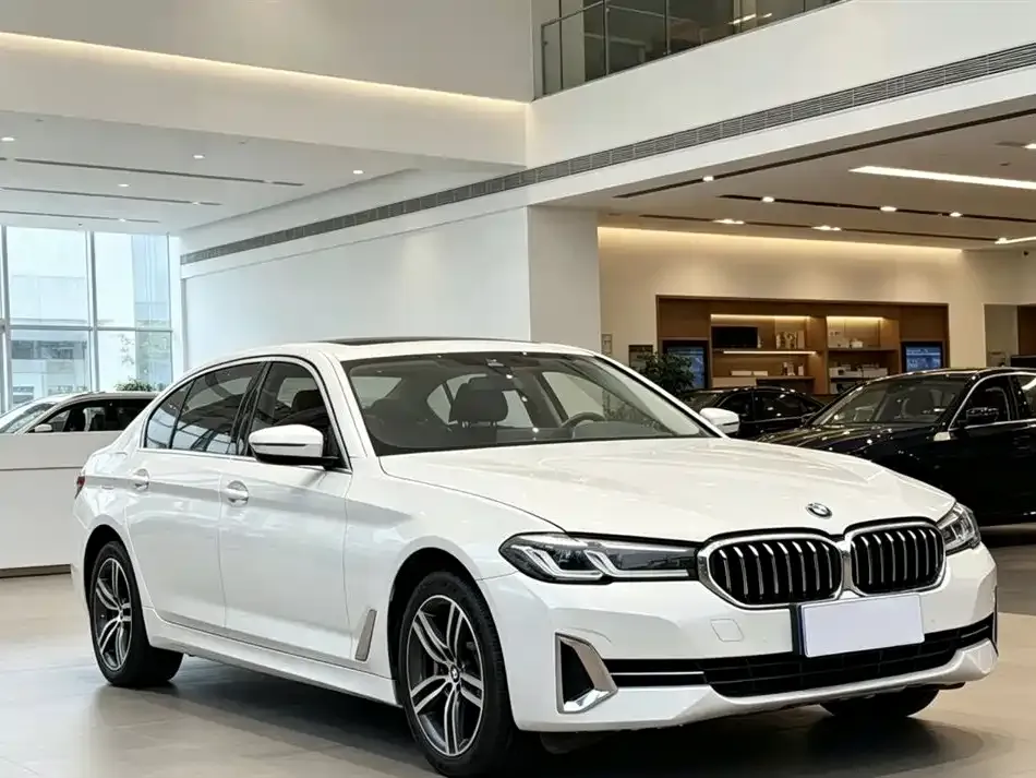BMW 5 Series — фото 1