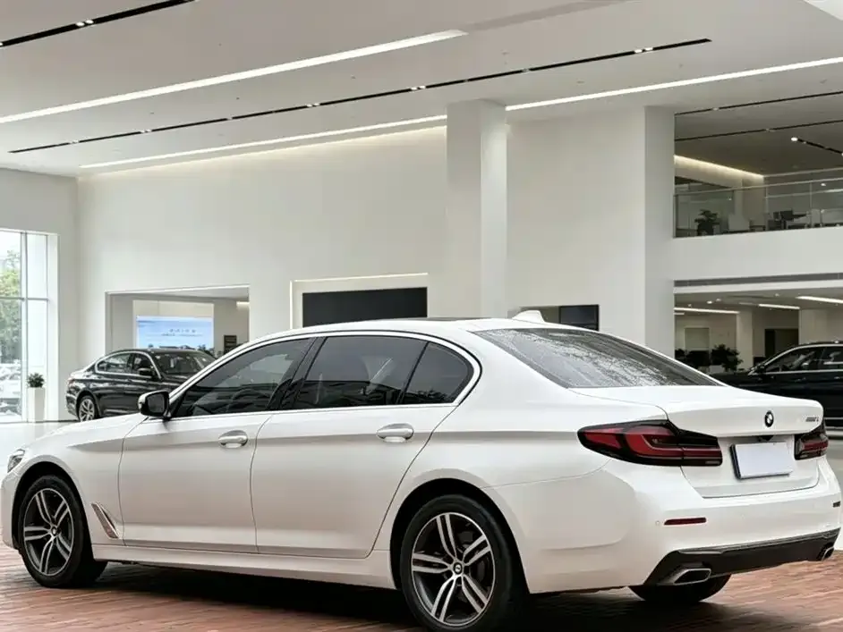 BMW 5 Series — фото 6