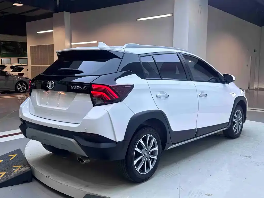 Toyota Yaris L — фото 6