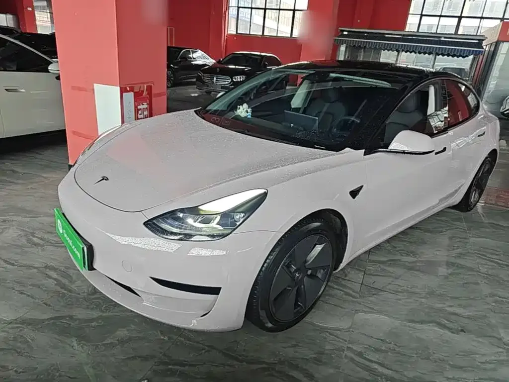 Tesla Model 3 — фото 10
