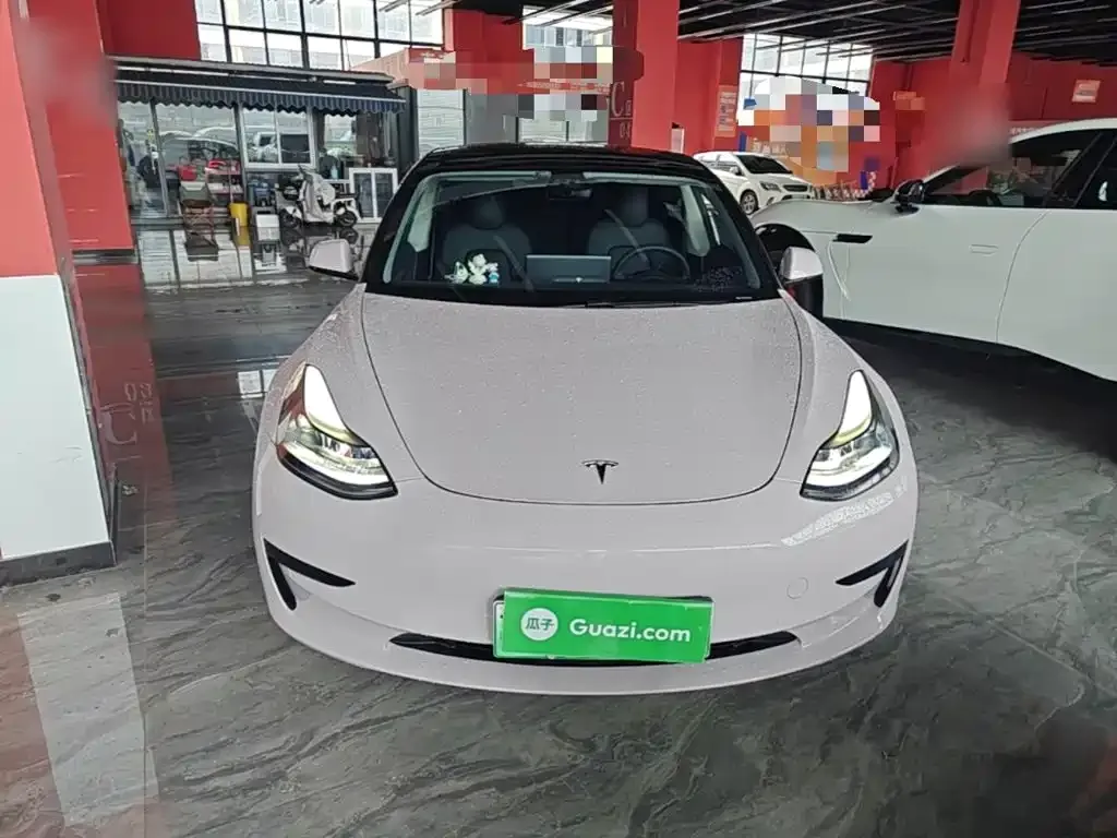 Tesla Model 3 — фото 4