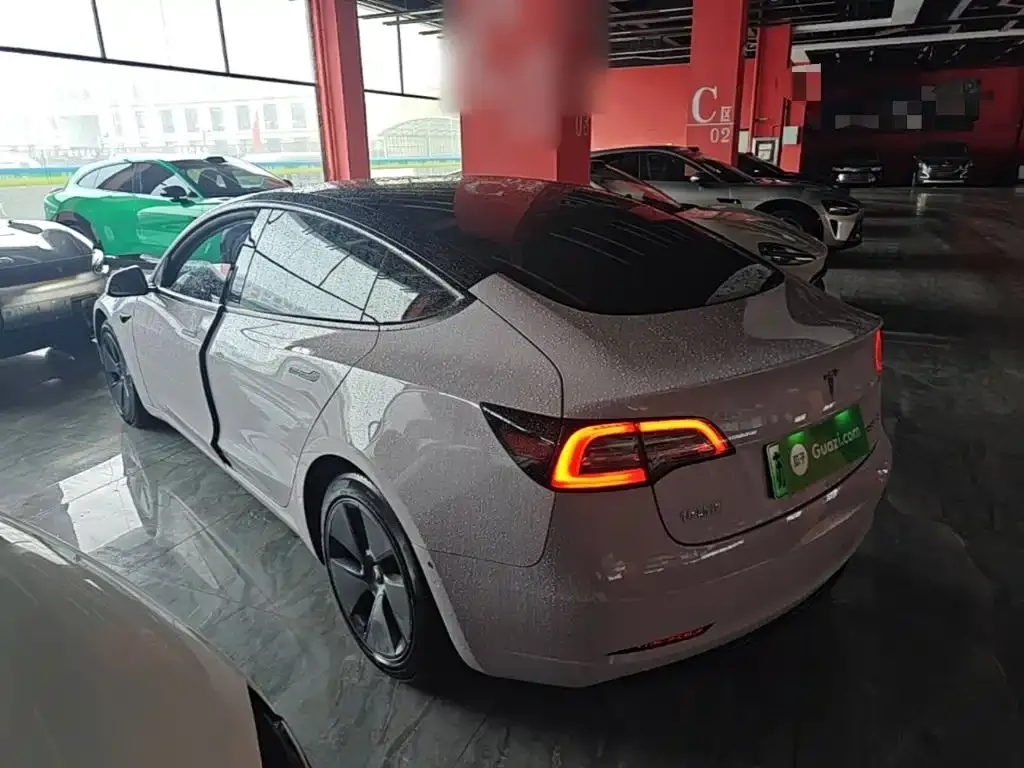 Tesla Model 3 — фото 9