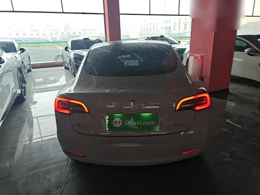 Tesla Model 3 — фото 7