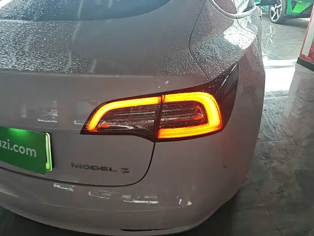 Tesla Model 3 — фото 3