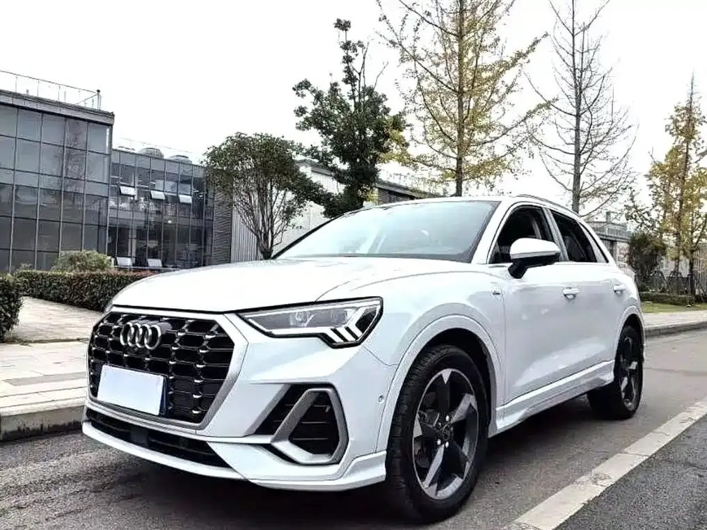 Audi Q3 — фото 1