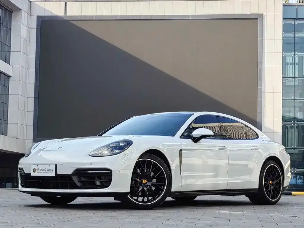 Porsche Panamera — фото 1