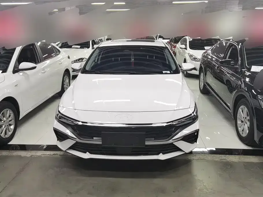 Hyundai Elantra — фото 3