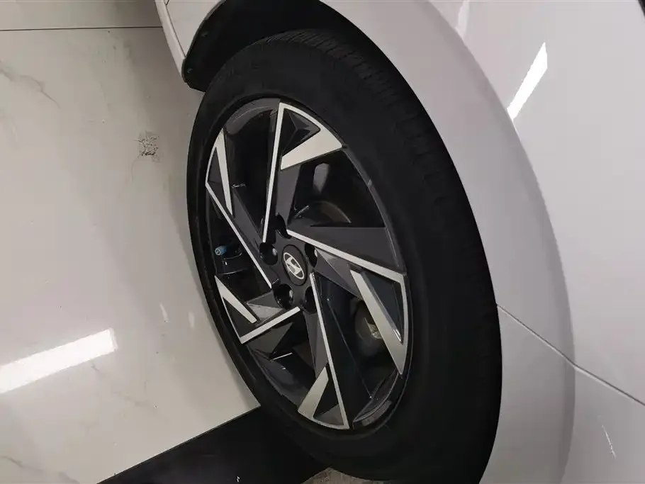 Hyundai Elantra — фото 4
