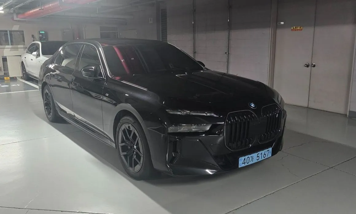 BMW i7
