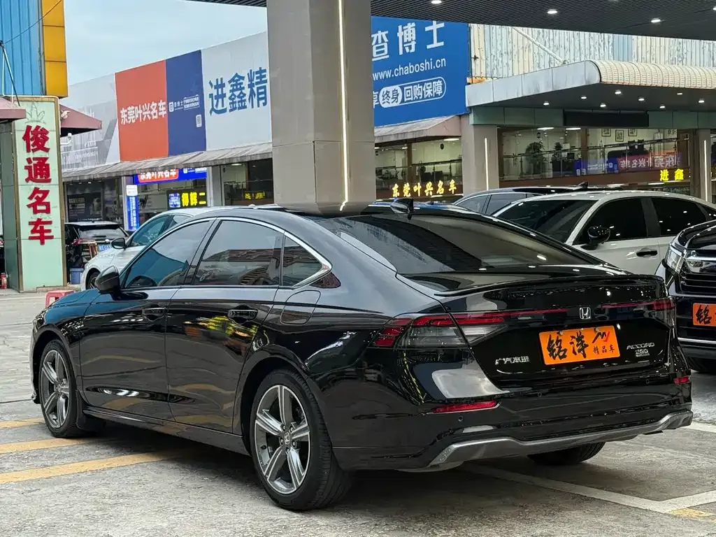 Honda Accord — фото 9