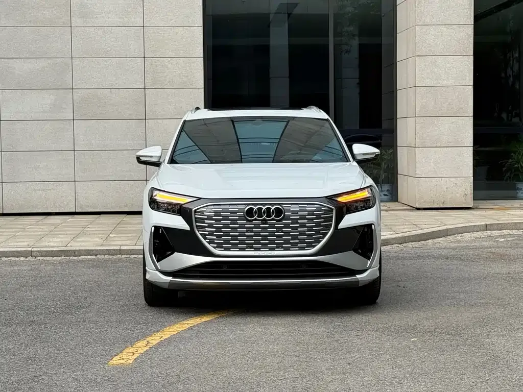 Audi Q4 e-tron — фото 8