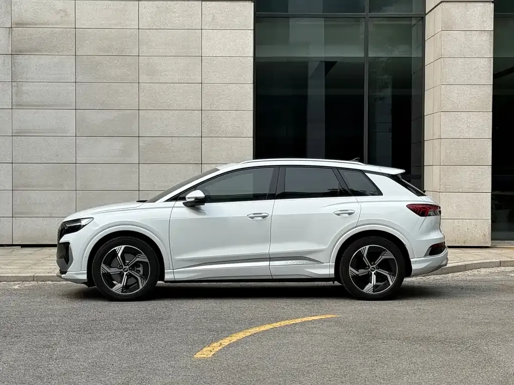 Audi Q4 e-tron — фото 6
