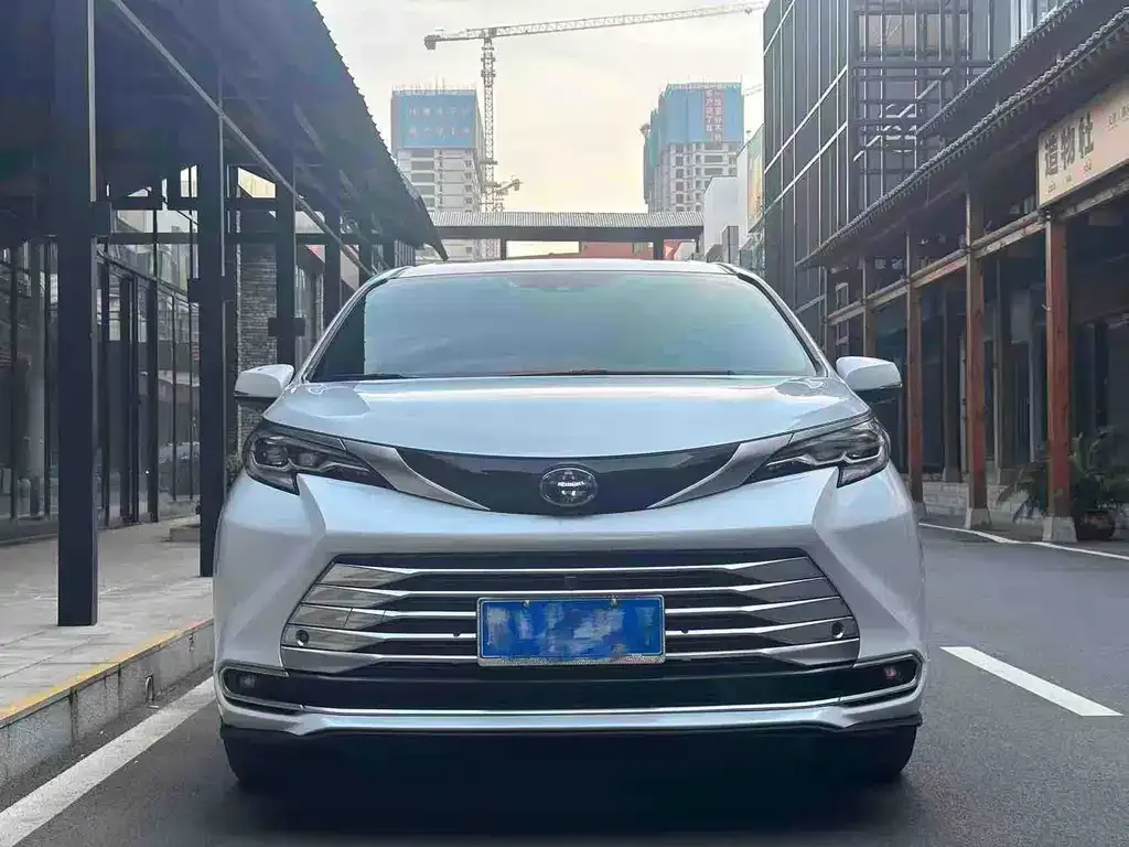 Toyota Sienna — фото 4