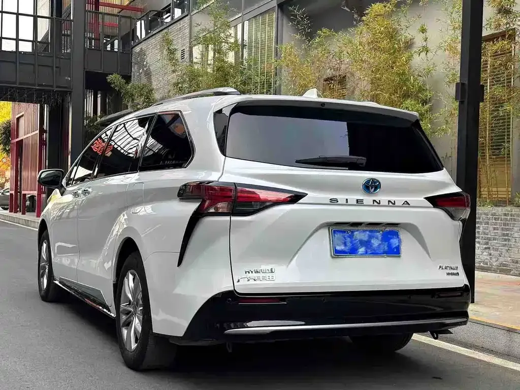 Toyota Sienna — фото 6