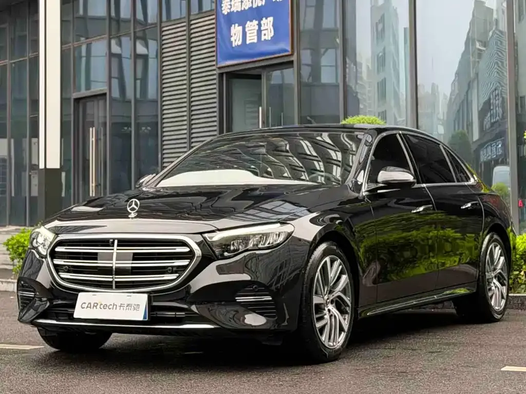 Mercedes-Benz E-Class — фото 1
