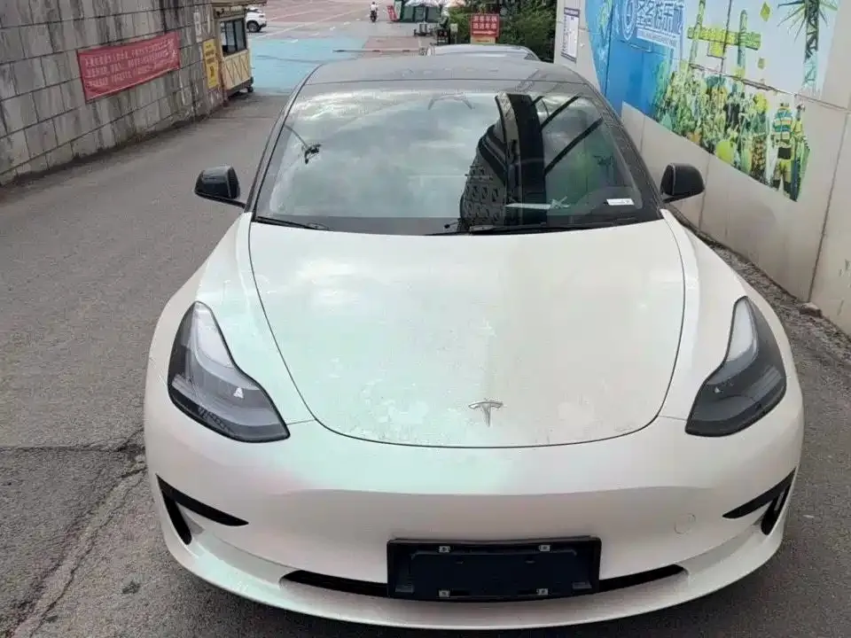 Tesla Model 3 — фото 1