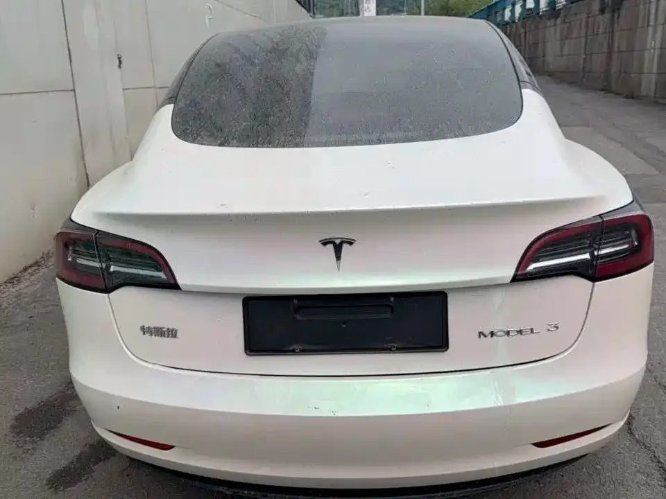 Tesla Model 3 — фото 3