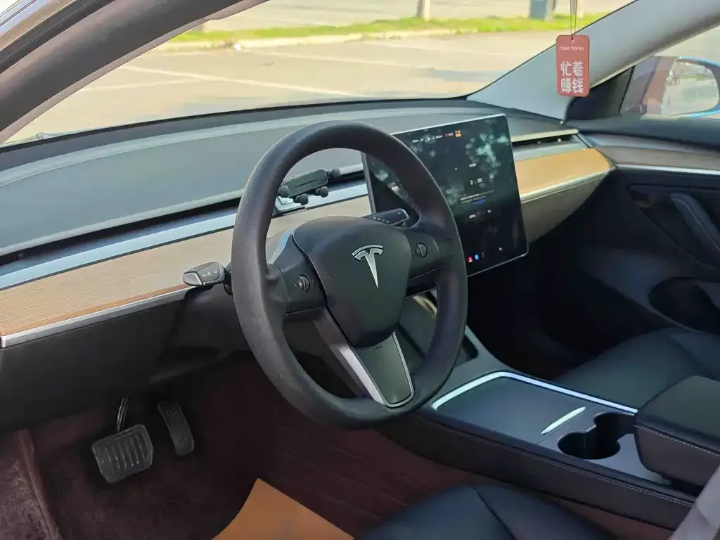 Tesla Model 3 — фото 2