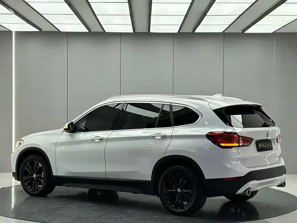 BMW X1 — фото 5