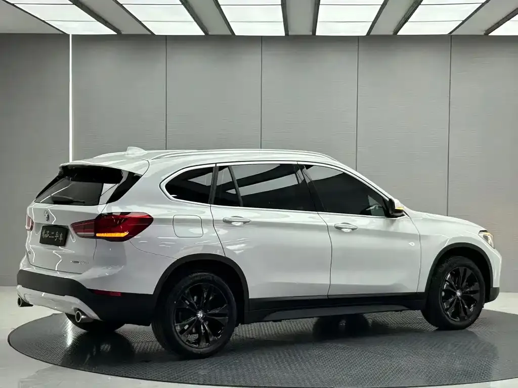 BMW X1 — фото 10