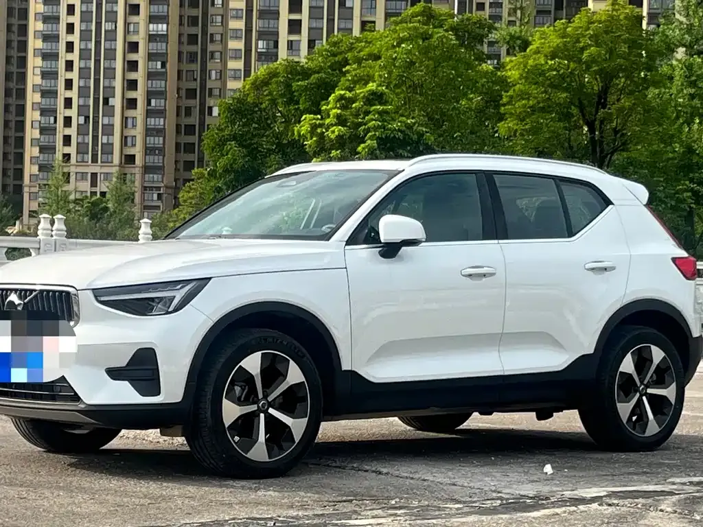 Volvo XC40 — фото 1