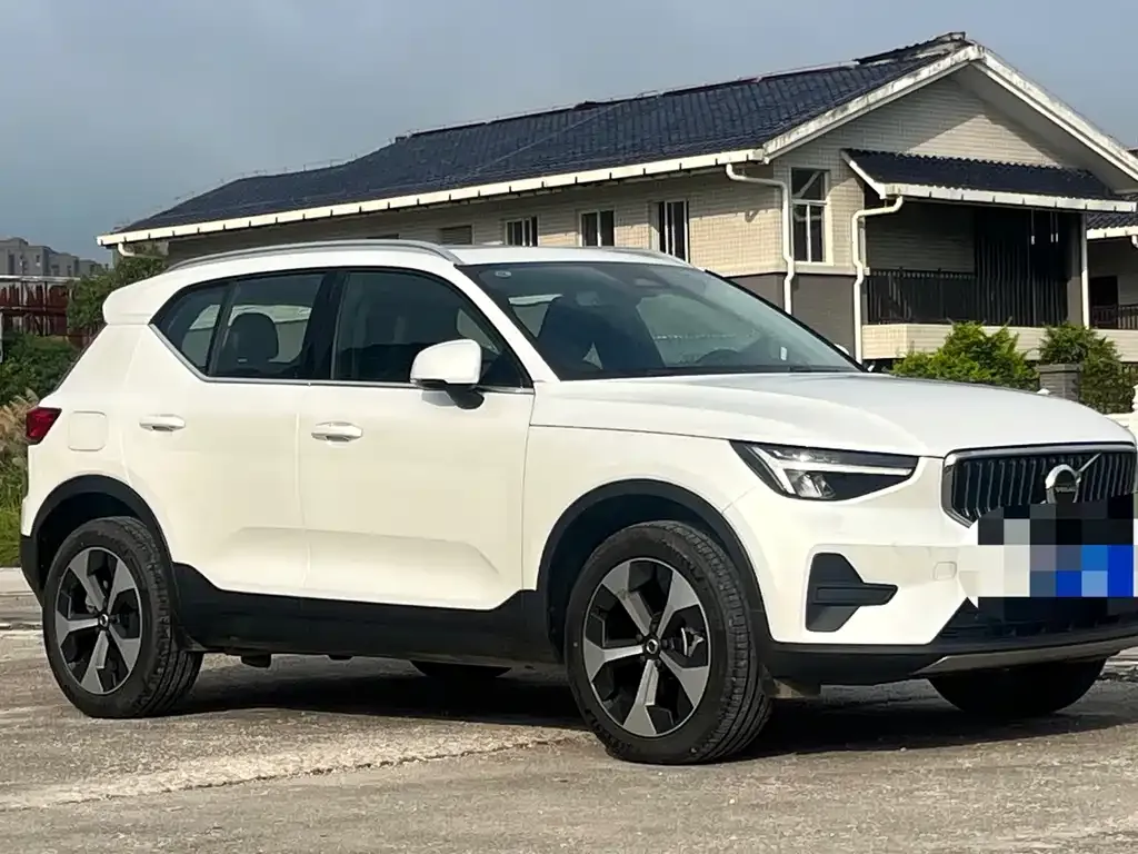 Volvo XC40 — фото 5