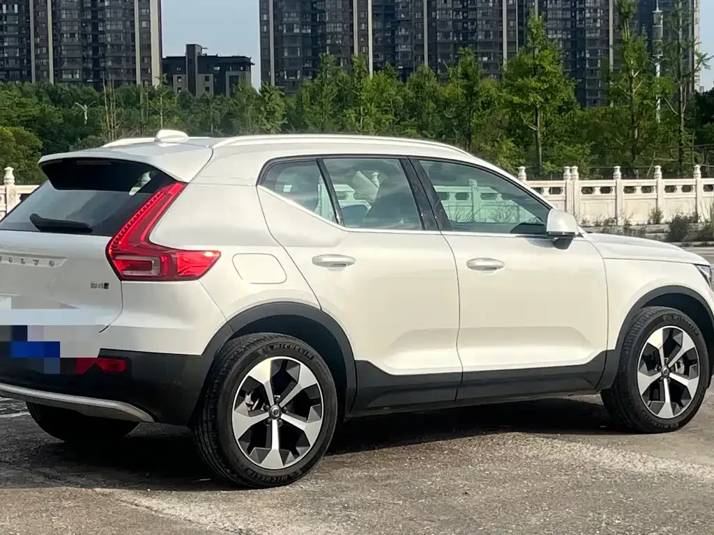 Volvo XC40 — фото 4