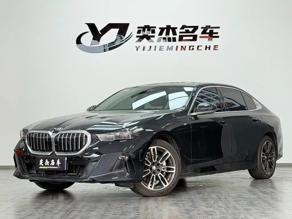 BMW 5 Series — фото 1