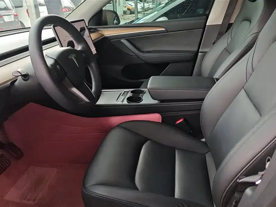 Tesla Model Y — фото 4