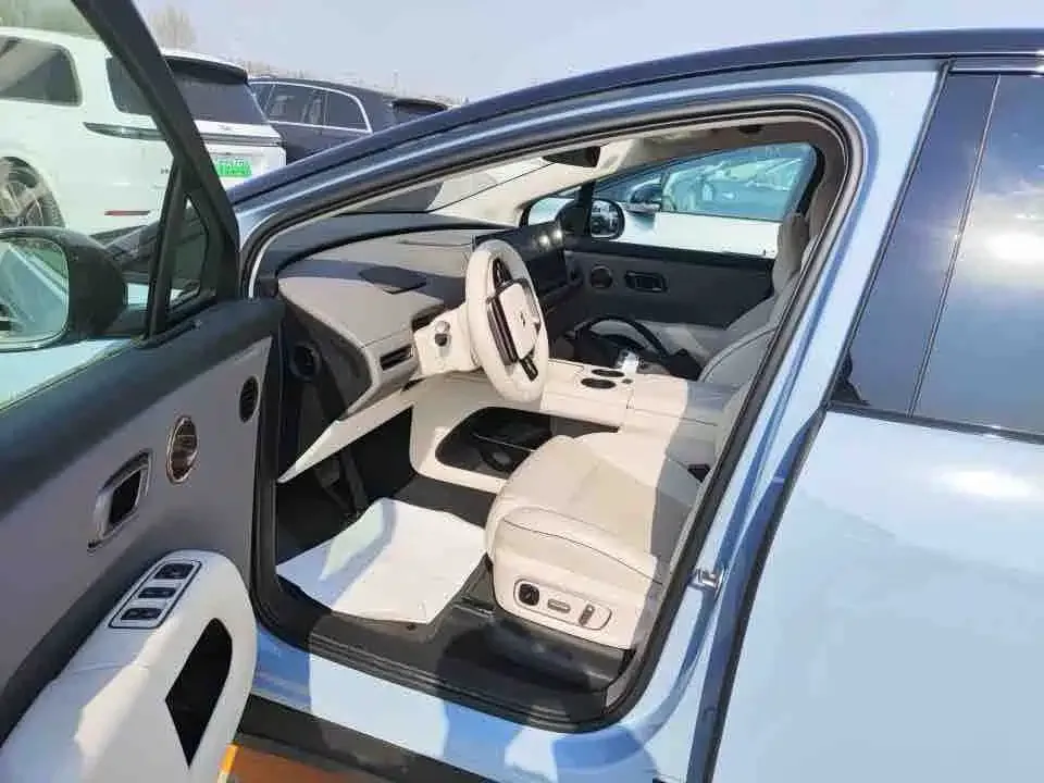 Li Auto i8 — фото 6
