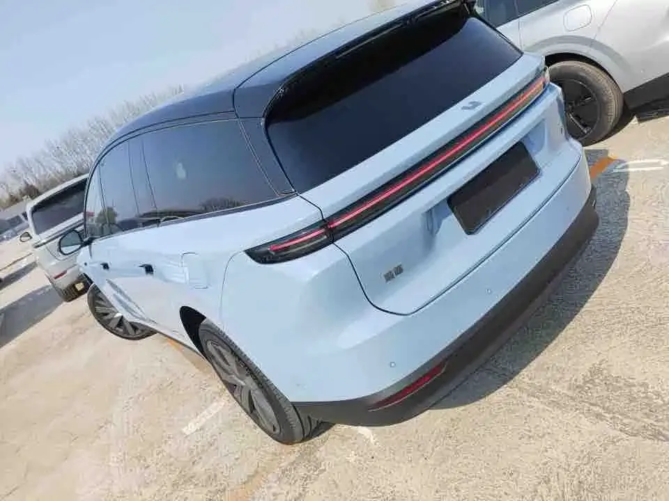 Li Auto i8 — фото 8