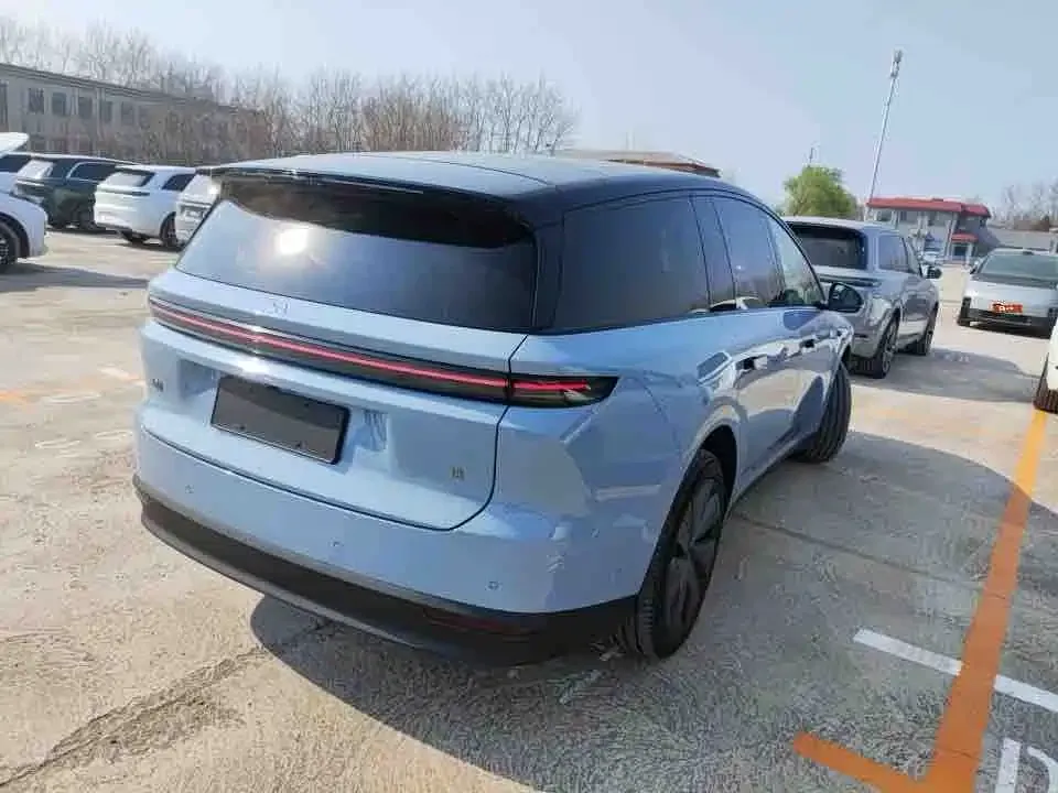Li Auto i8 — фото 10