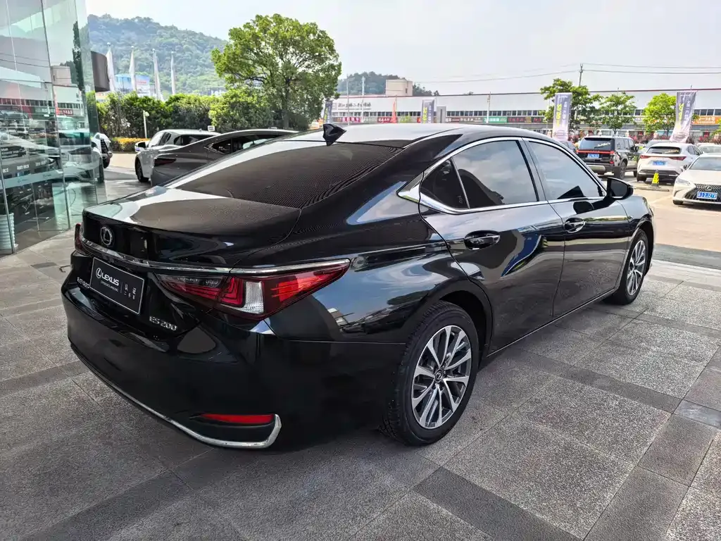 Lexus ES — фото 10